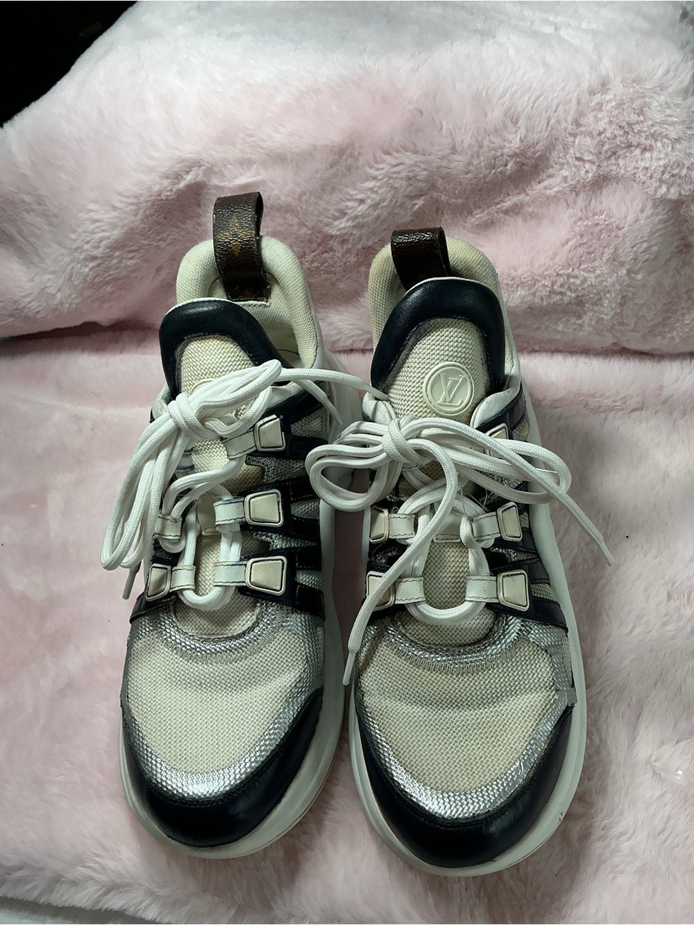 Louis Vuitton White and Black LV Logo Lace-Up Sneakers B13
